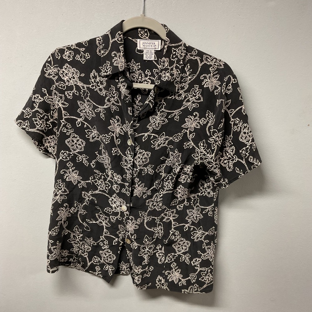 Jennifer Moore Silk Blouse Women 4 Black White Floral Short Sleeve Button Down